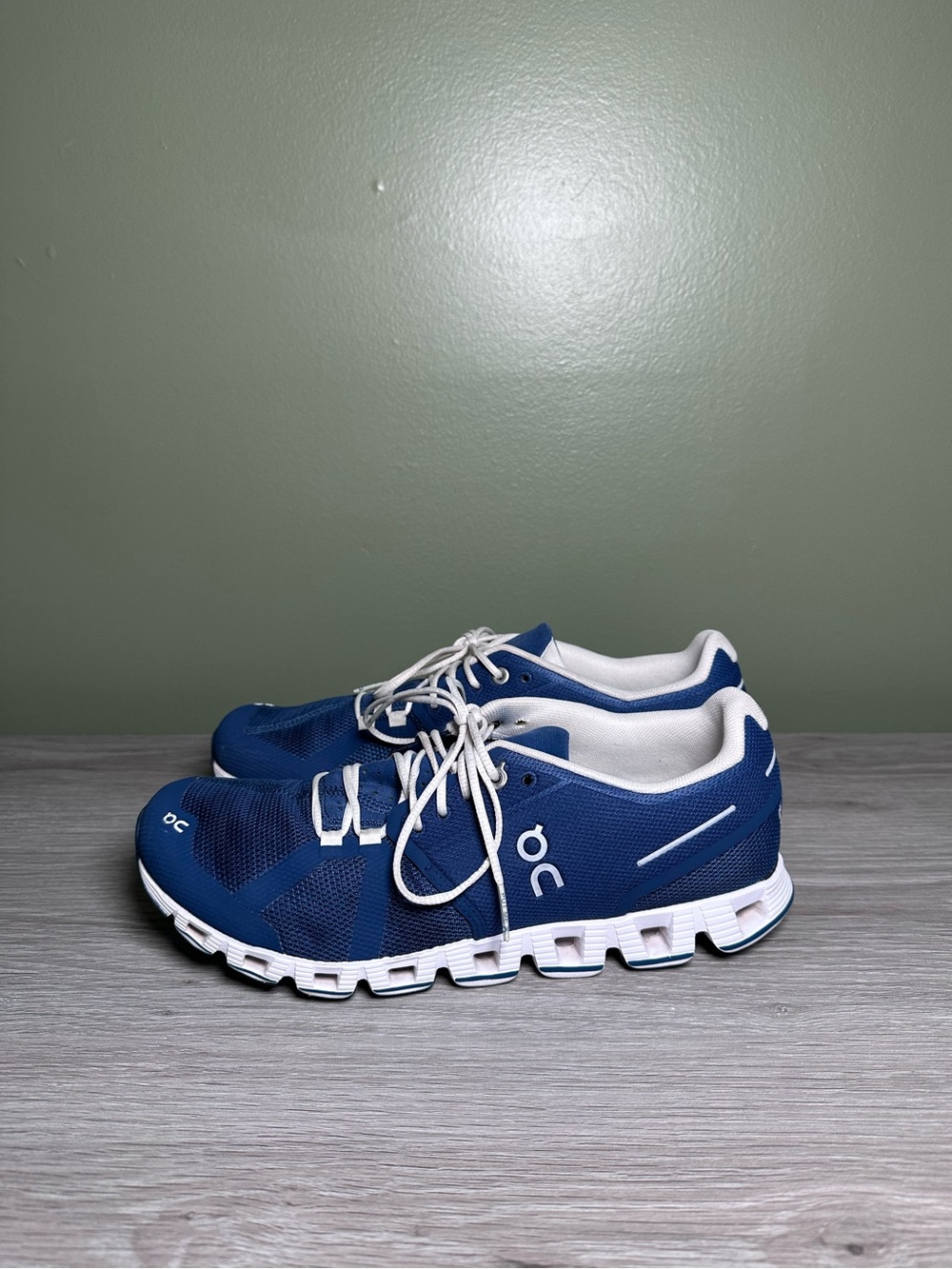 On Cloud Swiss Engineering Cloud 5 Women's Size 9.5 Running Shoes Blue